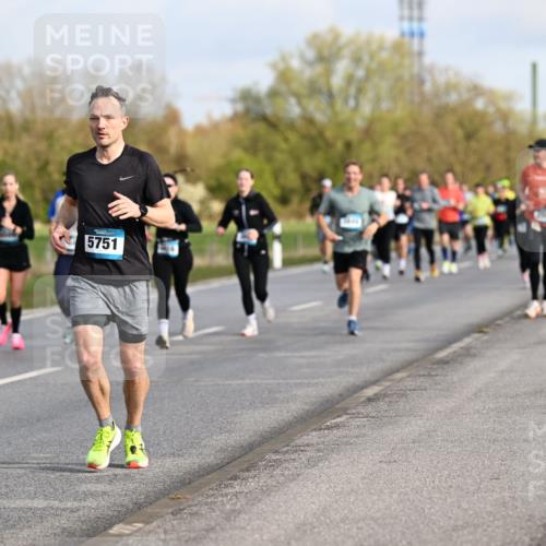 12.04.2026 - 45. Internationalen Wilhelmsburger Insellauf Dr. Thomas Lammeyer http://msf.ph/oto/9433823 12.04.2026 09:19:20 Laufen 5751 meine-sportfotos.de