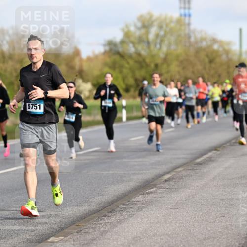 12.04.2026 - 45. Internationalen Wilhelmsburger Insellauf Dr. Thomas Lammeyer http://msf.ph/oto/9433824 12.04.2026 09:19:20 Laufen 5751 meine-sportfotos.de
