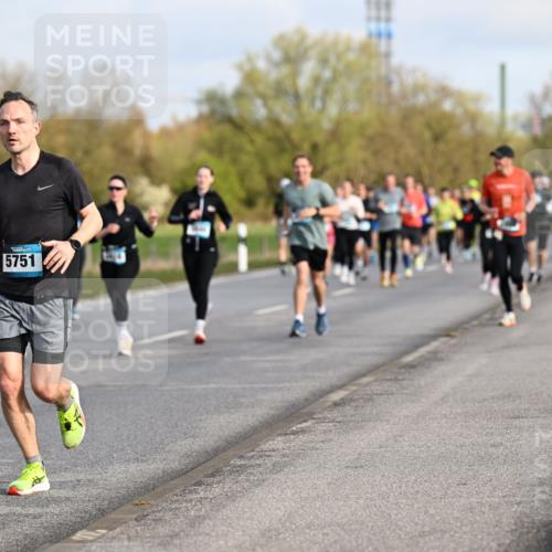 12.04.2026 - 45. Internationalen Wilhelmsburger Insellauf Dr. Thomas Lammeyer http://msf.ph/oto/9433825 12.04.2026 09:19:20 Laufen 5751 meine-sportfotos.de
