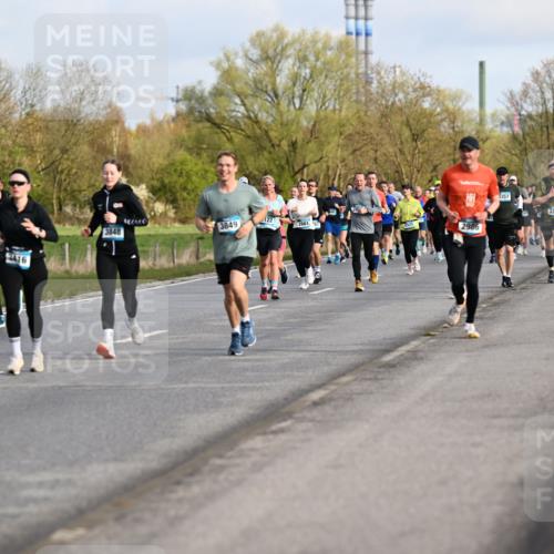 12.04.2026 - 45. Internationalen Wilhelmsburger Insellauf Dr. Thomas Lammeyer http://msf.ph/oto/9433829 12.04.2026 09:19:21 Laufen 3408, 2416, 122, 3849, 2661, 3848, 2986, 3357, 3363, 16 meine-sportfotos.de