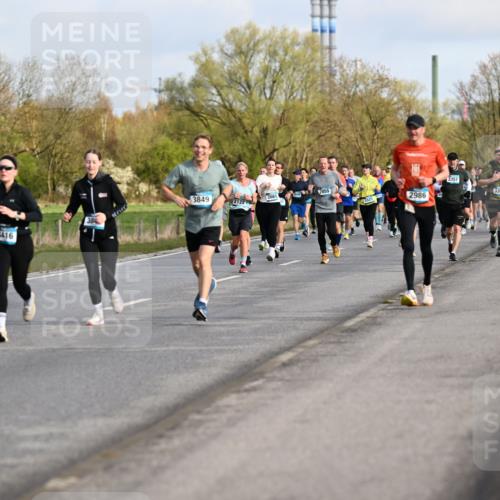 12.04.2026 - 45. Internationalen Wilhelmsburger Insellauf Dr. Thomas Lammeyer http://msf.ph/oto/9433830 12.04.2026 09:19:21 Laufen 3408, 798, 3416, 3849, 2855, 2661, 2122, 2986, 3357, 3363, 16 meine-sportfotos.de