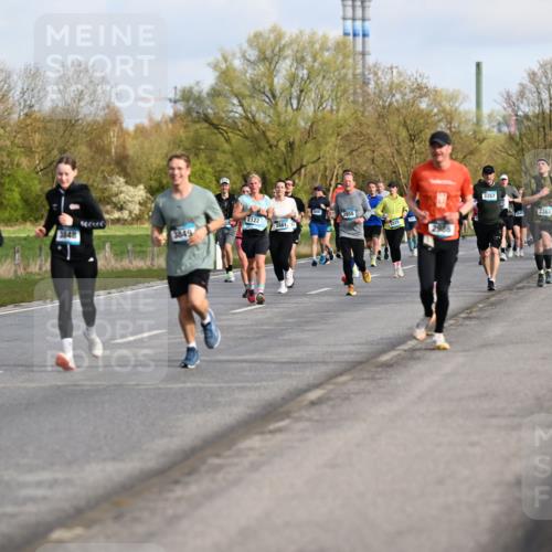 12.04.2026 - 45. Internationalen Wilhelmsburger Insellauf Dr. Thomas Lammeyer http://msf.ph/oto/9433834 12.04.2026 09:19:22 Laufen 3798, 2416, 2855, 2122, 2661, 3848, 3849, 2986, 3357, 3363, 16 meine-sportfotos.de
