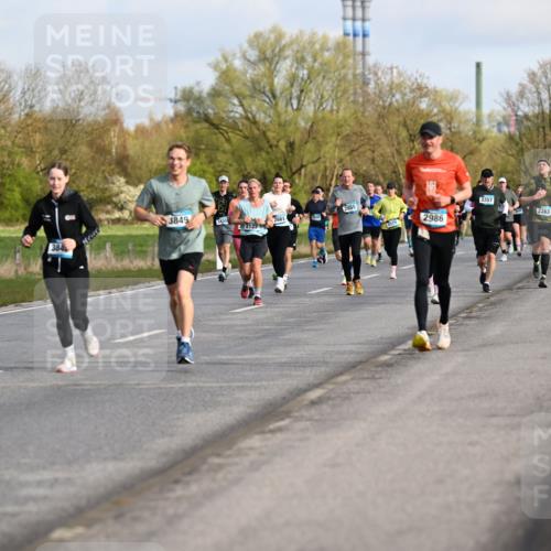 12.04.2026 - 45. Internationalen Wilhelmsburger Insellauf Dr. Thomas Lammeyer http://msf.ph/oto/9433835 12.04.2026 09:19:22 Laufen 3798, 3849, 3430, 2661, 2122, 384, 3416, 2986, 3357, 3363, 16 meine-sportfotos.de