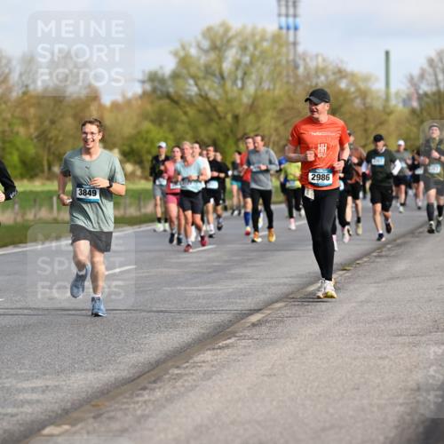 12.04.2026 - 45. Internationalen Wilhelmsburger Insellauf Dr. Thomas Lammeyer http://msf.ph/oto/9433839 12.04.2026 09:19:23 Laufen 7217, 6, 3848, 3849, 2986 meine-sportfotos.de