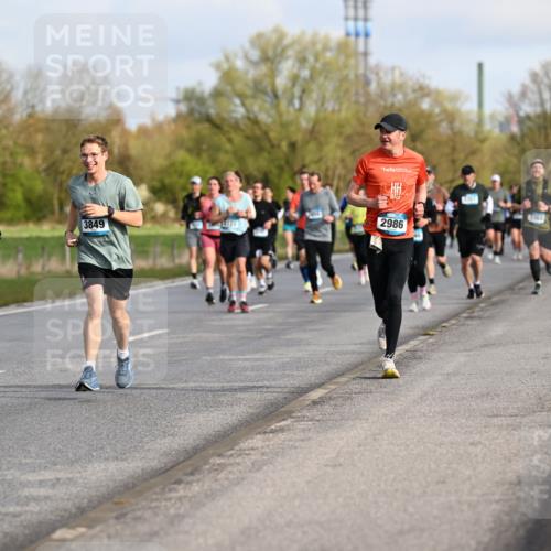 12.04.2026 - 45. Internationalen Wilhelmsburger Insellauf Dr. Thomas Lammeyer http://msf.ph/oto/9433840 12.04.2026 09:19:23 Laufen 3848, 3849, 2986, 1543 meine-sportfotos.de