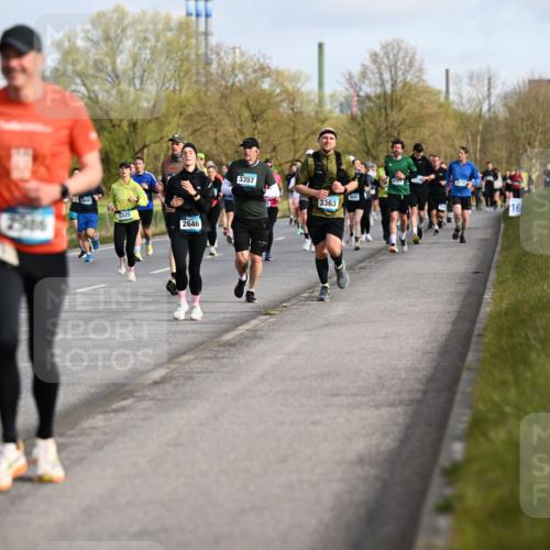 12.04.2026 - 45. Internationalen Wilhelmsburger Insellauf Dr. Thomas Lammeyer http://msf.ph/oto/9433858 12.04.2026 09:19:26 Laufen 2122, 2986, 5325, 2646, 3357, 3363 meine-sportfotos.de