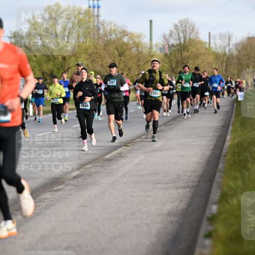 12.04.2026 - 45. Internationalen Wilhelmsburger Insellauf Dr. Thomas Lammeyer http://msf.ph/oto/9433860 12.04.2026 09:19:26 Laufen 5325, 2646, 3357, 3363, 16 meine-sportfotos.de