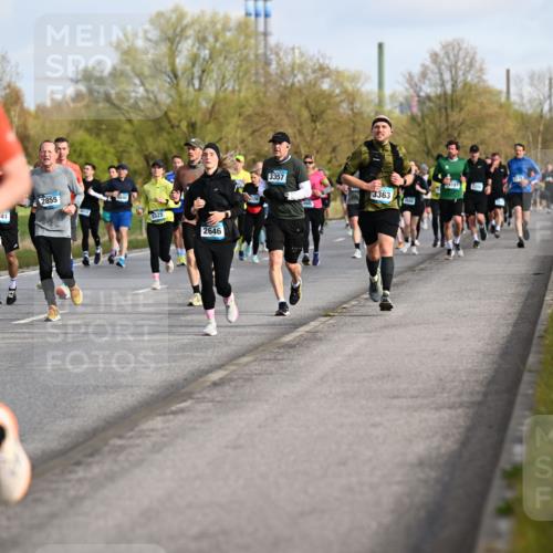 12.04.2026 - 45. Internationalen Wilhelmsburger Insellauf Dr. Thomas Lammeyer http://msf.ph/oto/9433865 12.04.2026 09:19:27 Laufen 5741, 2855, 5325, 2646, 3357, 3363, 181 meine-sportfotos.de