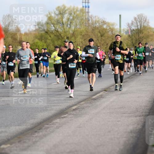12.04.2026 - 45. Internationalen Wilhelmsburger Insellauf Dr. Thomas Lammeyer http://msf.ph/oto/9433866 12.04.2026 09:19:27 Laufen 68, 3741, 2855, 3357, 5325, 2646, 3363, 4181, 16 meine-sportfotos.de