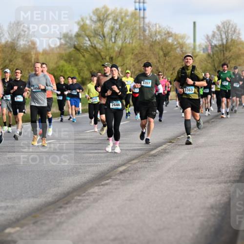 12.04.2026 - 45. Internationalen Wilhelmsburger Insellauf Dr. Thomas Lammeyer http://msf.ph/oto/9433867 12.04.2026 09:19:28 Laufen 3430, 3741, 2855, 415, 5325, 3357, 3363, 2646, 16 meine-sportfotos.de