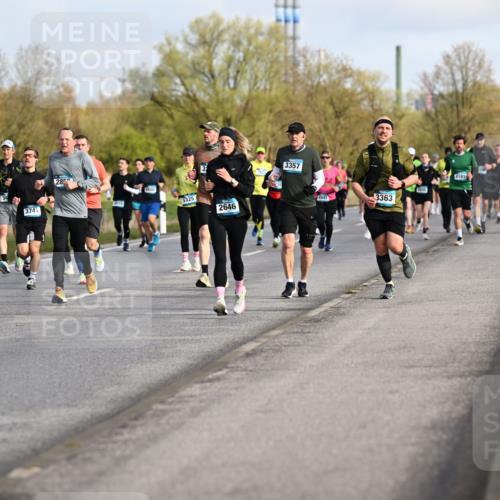 12.04.2026 - 45. Internationalen Wilhelmsburger Insellauf Dr. Thomas Lammeyer http://msf.ph/oto/9433868 12.04.2026 09:19:28 Laufen 2122, 3968, 3741, 285, 4415, 5325, 2646, 3357, 3363, 4181, 16 meine-sportfotos.de