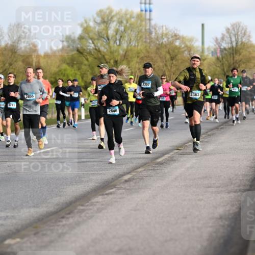 12.04.2026 - 45. Internationalen Wilhelmsburger Insellauf Dr. Thomas Lammeyer http://msf.ph/oto/9433869 12.04.2026 09:19:28 Laufen 2122, 3968, 3430, 3741, 2855, 5325, 2646, 3357, 3363, 16 meine-sportfotos.de