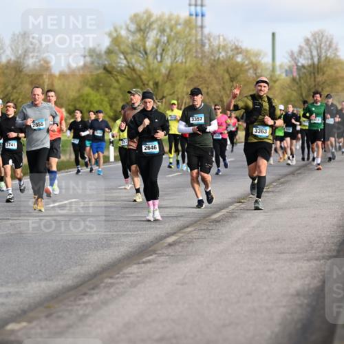 12.04.2026 - 45. Internationalen Wilhelmsburger Insellauf Dr. Thomas Lammeyer http://msf.ph/oto/9433870 12.04.2026 09:19:28 Laufen 2122, 3968, 3741, 2855, 532, 2646, 3357, 4943, 3363, 4181, 16 meine-sportfotos.de