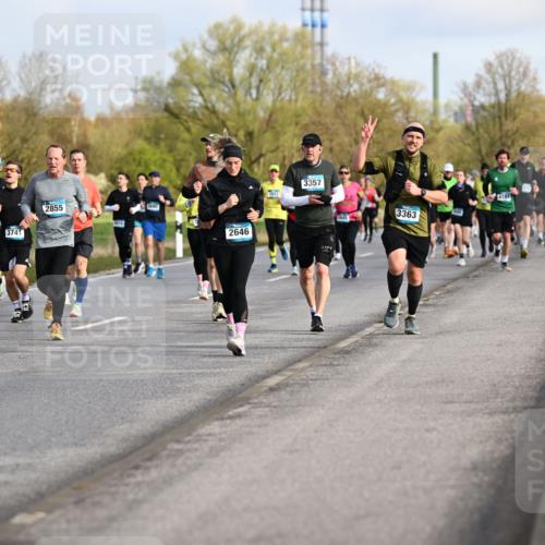12.04.2026 - 45. Internationalen Wilhelmsburger Insellauf Dr. Thomas Lammeyer http://msf.ph/oto/9433871 12.04.2026 09:19:28 Laufen 2122, 3968, 3741, 2855, 415, 5498, 2646, 3357, 3363, 4181, 16 meine-sportfotos.de