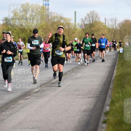 12.04.2026 - 45. Internationalen Wilhelmsburger Insellauf Dr. Thomas Lammeyer http://msf.ph/oto/9433877 12.04.2026 09:19:29 Laufen 3357, 2646, 3363 meine-sportfotos.de