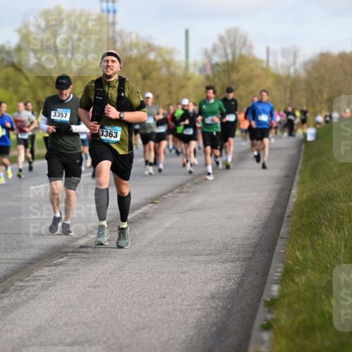 12.04.2026 - 45. Internationalen Wilhelmsburger Insellauf Dr. Thomas Lammeyer http://msf.ph/oto/9433880 12.04.2026 09:19:30 Laufen 2646, 3357, 3363 meine-sportfotos.de