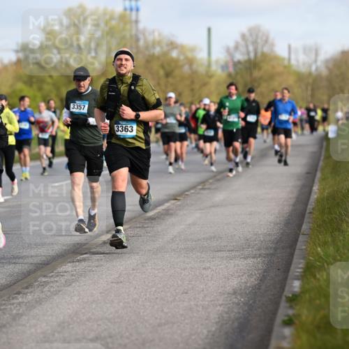 12.04.2026 - 45. Internationalen Wilhelmsburger Insellauf Dr. Thomas Lammeyer http://msf.ph/oto/9433881 12.04.2026 09:19:31 Laufen 2646, 3357, 3363 meine-sportfotos.de