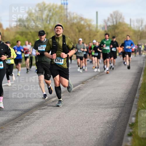 12.04.2026 - 45. Internationalen Wilhelmsburger Insellauf Dr. Thomas Lammeyer http://msf.ph/oto/9433882 12.04.2026 09:19:31 Laufen 3357, 2646, 3363 meine-sportfotos.de
