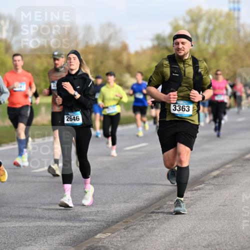 12.04.2026 - 45. Internationalen Wilhelmsburger Insellauf Dr. Thomas Lammeyer http://msf.ph/oto/9433890 12.04.2026 09:19:32 Laufen 3741, 2855, 2646, 3363 meine-sportfotos.de