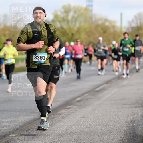 12.04.2026 - 45. Internationalen Wilhelmsburger Insellauf Dr. Thomas Lammeyer http://msf.ph/oto/9433892 12.04.2026 09:19:32 Laufen 2646, 3363 meine-sportfotos.de