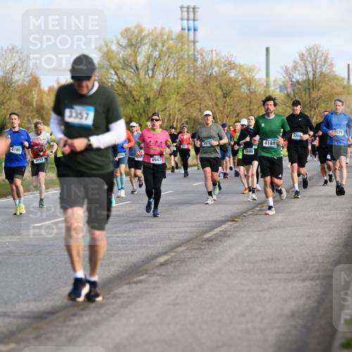 12.04.2026 - 45. Internationalen Wilhelmsburger Insellauf Dr. Thomas Lammeyer http://msf.ph/oto/9433896 12.04.2026 09:19:33 Laufen 3363, 4185, 3855, 3357, 3979, 598, 3680, 4943, 4181, 2179, 2206 meine-sportfotos.de