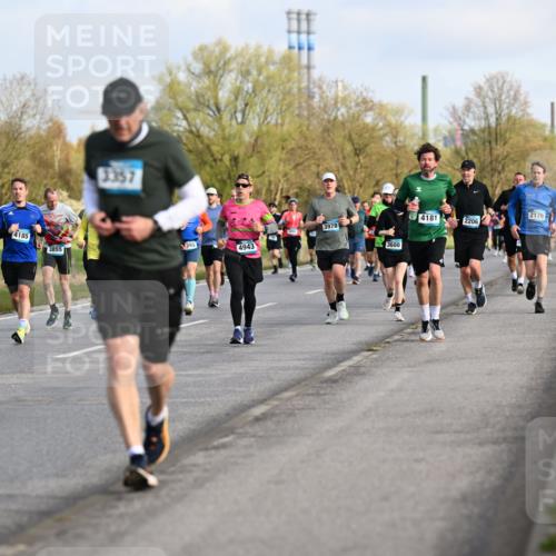 12.04.2026 - 45. Internationalen Wilhelmsburger Insellauf Dr. Thomas Lammeyer http://msf.ph/oto/9433897 12.04.2026 09:19:33 Laufen 3357, 4185, 3978, 3855, 598, 4943, 3680, 4181, 2206, 2179 meine-sportfotos.de