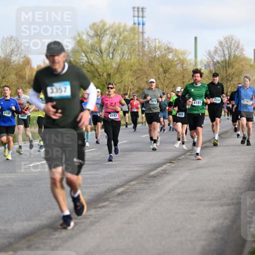 12.04.2026 - 45. Internationalen Wilhelmsburger Insellauf Dr. Thomas Lammeyer http://msf.ph/oto/9433898 12.04.2026 09:19:33 Laufen 5325, 4185, 3855, 292, 3357, 4943, 3978, 3680, 2206, 4181, 2179, 16 meine-sportfotos.de