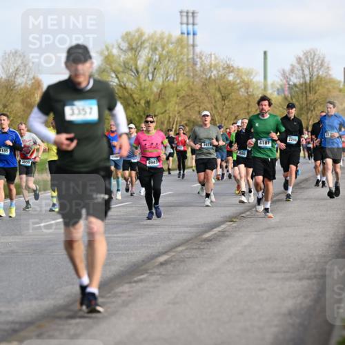 12.04.2026 - 45. Internationalen Wilhelmsburger Insellauf Dr. Thomas Lammeyer http://msf.ph/oto/9433899 12.04.2026 09:19:34 Laufen 5325, 4185, 3357, 5598, 3855, 4943, 3978, 3680, 4181, 2206 meine-sportfotos.de