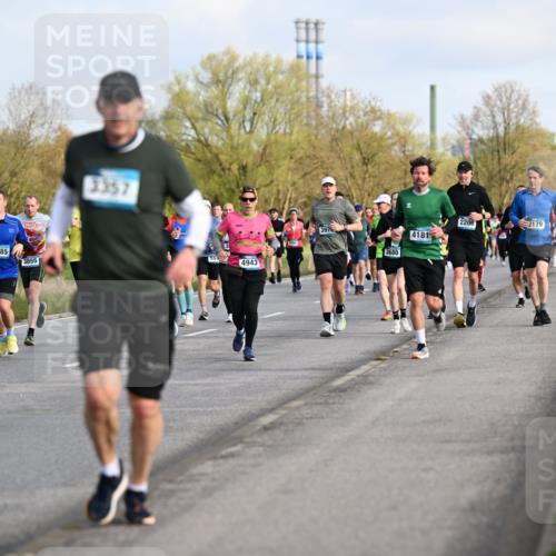 12.04.2026 - 45. Internationalen Wilhelmsburger Insellauf Dr. Thomas Lammeyer http://msf.ph/oto/9433901 12.04.2026 09:19:34 Laufen 5325, 4185, 3855, 3357, 4943, 397, 3680, 4181, 2206, 2179 meine-sportfotos.de