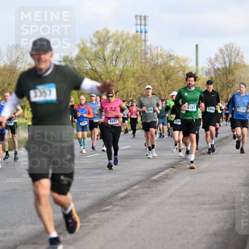 12.04.2026 - 45. Internationalen Wilhelmsburger Insellauf Dr. Thomas Lammeyer http://msf.ph/oto/9433903 12.04.2026 09:19:34 Laufen 325, 41, 3855, 3357, 5598, 4943, 3978, 3680, 4181, 2179, 2206 meine-sportfotos.de