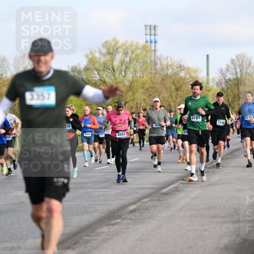 12.04.2026 - 45. Internationalen Wilhelmsburger Insellauf Dr. Thomas Lammeyer http://msf.ph/oto/9433905 12.04.2026 09:19:34 Laufen 855, 25, 3357, 726, 4181, 2179, 3978, 2206, 5598, 4943, 16 meine-sportfotos.de