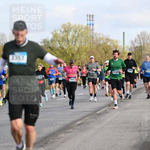 12.04.2026 - 45. Internationalen Wilhelmsburger Insellauf Dr. Thomas Lammeyer http://msf.ph/oto/9433906 12.04.2026 09:19:35 Laufen 4185, 3357, 5726, 5598, 5449, 4943, 2206, 3978, 4181, 2179, 16 meine-sportfotos.de