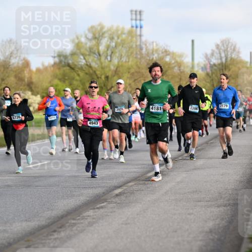 12.04.2026 - 45. Internationalen Wilhelmsburger Insellauf Dr. Thomas Lammeyer http://msf.ph/oto/9433912 12.04.2026 09:19:36 Laufen 4185, 2921, 574, 5726, 5598, 4943, 2179, 397, 4181, 2206 meine-sportfotos.de