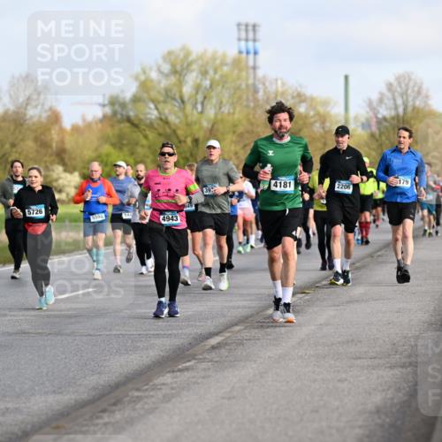 12.04.2026 - 45. Internationalen Wilhelmsburger Insellauf Dr. Thomas Lammeyer http://msf.ph/oto/9433913 12.04.2026 09:19:36 Laufen 4185, 2921, 5726, 5598, 544, 4943, 4181, 179, 2206, 39 meine-sportfotos.de