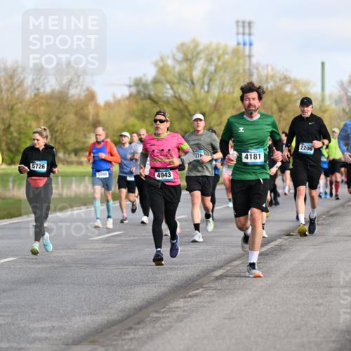 12.04.2026 - 45. Internationalen Wilhelmsburger Insellauf Dr. Thomas Lammeyer http://msf.ph/oto/9433918 12.04.2026 09:19:37 Laufen 38, 4185, 2921, 978, 5726, 5598, 4943, 4181, 2206, 2179 meine-sportfotos.de