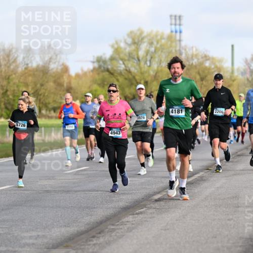 12.04.2026 - 45. Internationalen Wilhelmsburger Insellauf Dr. Thomas Lammeyer http://msf.ph/oto/9433919 12.04.2026 09:19:37 Laufen 4185, 2921, 3978, 5726, 5598, 4943, 4181, 2206, 2179 meine-sportfotos.de