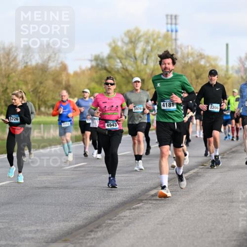 12.04.2026 - 45. Internationalen Wilhelmsburger Insellauf Dr. Thomas Lammeyer http://msf.ph/oto/9433920 12.04.2026 09:19:37 Laufen 185, 2921, 4181, 21, 3978, 2206, 5726, 5598, 4943 meine-sportfotos.de