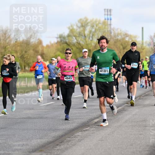12.04.2026 - 45. Internationalen Wilhelmsburger Insellauf Dr. Thomas Lammeyer http://msf.ph/oto/9433921 12.04.2026 09:19:37 Laufen 85, 2921, 3978, 5726, 4181, 5598, 4943, 2206, 2179 meine-sportfotos.de