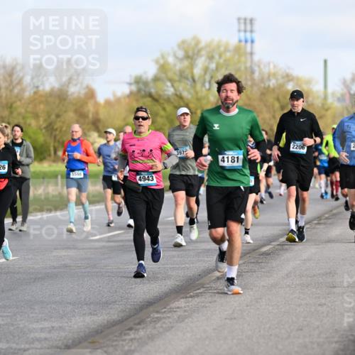 12.04.2026 - 45. Internationalen Wilhelmsburger Insellauf Dr. Thomas Lammeyer http://msf.ph/oto/9433922 12.04.2026 09:19:38 Laufen 2921, 5726, 5598, 3979, 4181, 4943, 2206, 2179 meine-sportfotos.de