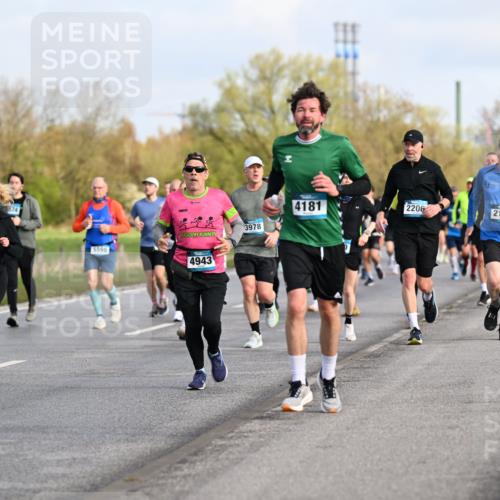 12.04.2026 - 45. Internationalen Wilhelmsburger Insellauf Dr. Thomas Lammeyer http://msf.ph/oto/9433923 12.04.2026 09:19:38 Laufen 292, 4181, 2206, 3978, 5726, 5598, 4943, 2179 meine-sportfotos.de