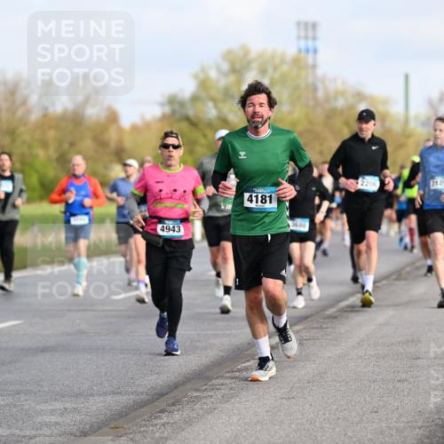 12.04.2026 - 45. Internationalen Wilhelmsburger Insellauf Dr. Thomas Lammeyer http://msf.ph/oto/9433925 12.04.2026 09:19:38 Laufen 2921, 572, 4943, 4181, 36, 80, 2179 meine-sportfotos.de
