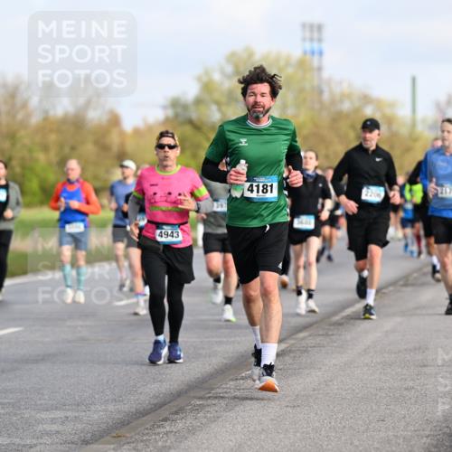 12.04.2026 - 45. Internationalen Wilhelmsburger Insellauf Dr. Thomas Lammeyer http://msf.ph/oto/9433926 12.04.2026 09:19:38 Laufen 2921, 5726, 4943, 4181 meine-sportfotos.de