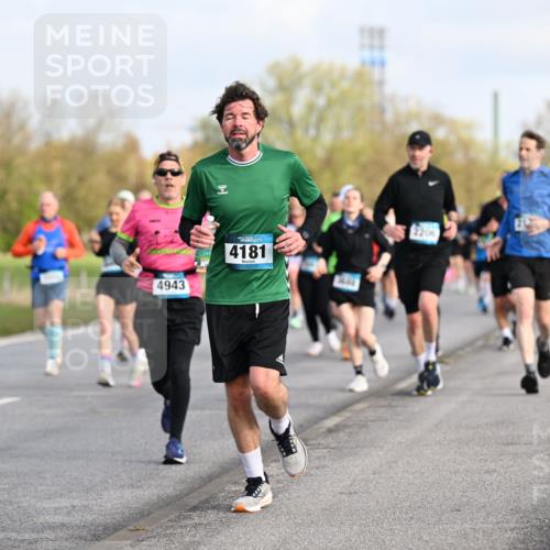 12.04.2026 - 45. Internationalen Wilhelmsburger Insellauf Dr. Thomas Lammeyer http://msf.ph/oto/9433929 12.04.2026 09:19:39 Laufen 726, 4943, 4181 meine-sportfotos.de