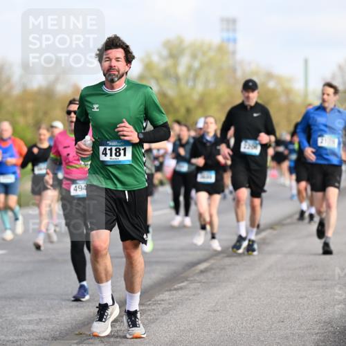 12.04.2026 - 45. Internationalen Wilhelmsburger Insellauf Dr. Thomas Lammeyer http://msf.ph/oto/9433932 12.04.2026 09:19:39 Laufen 494, 4181 meine-sportfotos.de