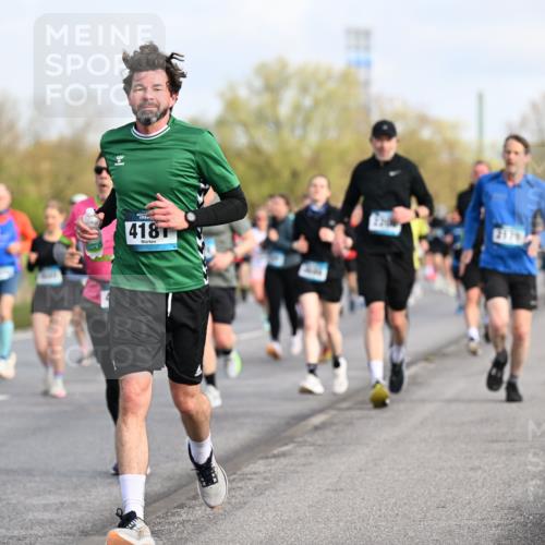 12.04.2026 - 45. Internationalen Wilhelmsburger Insellauf Dr. Thomas Lammeyer http://msf.ph/oto/9433933 12.04.2026 09:19:39 Laufen 418, 2179 meine-sportfotos.de