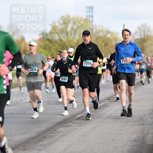 12.04.2026 - 45. Internationalen Wilhelmsburger Insellauf Dr. Thomas Lammeyer http://msf.ph/oto/9433938 12.04.2026 09:19:40 Laufen 4181, 3978, 3680, 2206, 21 meine-sportfotos.de