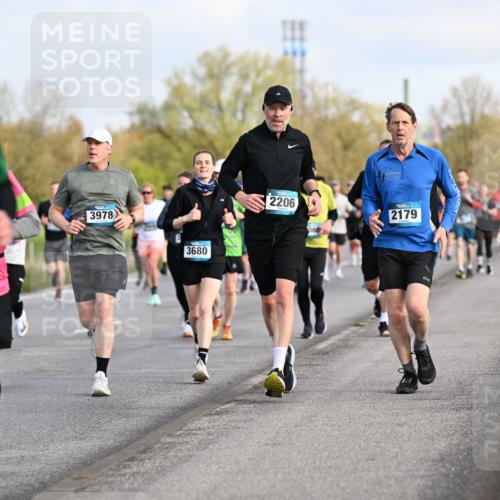12.04.2026 - 45. Internationalen Wilhelmsburger Insellauf Dr. Thomas Lammeyer http://msf.ph/oto/9433939 12.04.2026 09:19:40 Laufen 4181, 43, 3978, 3680, 2206, 2179 meine-sportfotos.de