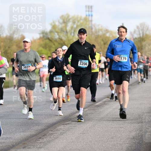 12.04.2026 - 45. Internationalen Wilhelmsburger Insellauf Dr. Thomas Lammeyer http://msf.ph/oto/9433940 12.04.2026 09:19:41 Laufen 4943, 3972, 3680, 2206, 179 meine-sportfotos.de