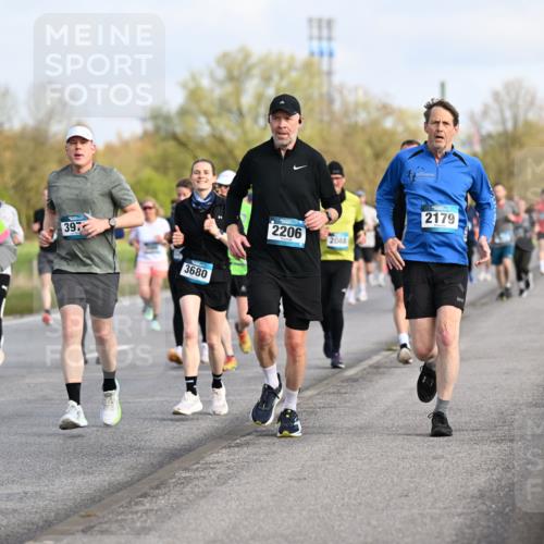 12.04.2026 - 45. Internationalen Wilhelmsburger Insellauf Dr. Thomas Lammeyer http://msf.ph/oto/9433941 12.04.2026 09:19:41 Laufen 4943, 397, 3680, 2206, 2088, 2179 meine-sportfotos.de