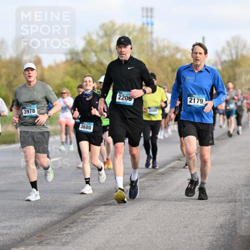 12.04.2026 - 45. Internationalen Wilhelmsburger Insellauf Dr. Thomas Lammeyer http://msf.ph/oto/9433942 12.04.2026 09:19:41 Laufen 4943, 3978, 3680, 2206, 208, 2179 meine-sportfotos.de